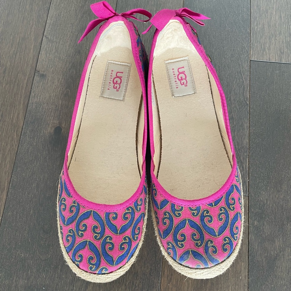 UGG flats like new size 7